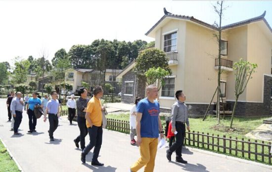 评选组在推荐点位参观考察