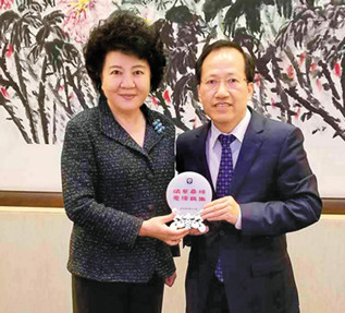 ͼΪ���ھ����ң������Ժ�Ȱ�������Ԯƽ��Ӱ��