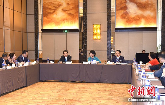 8��16�գ��й�����Ժ�Ȱ�������Ԯƽ��������̷�����ڱ�����������Ƚ������ʿ������һ�У���������Ƚ������ʿ������̸�� <a target='_blank' href='http://www.chinanews.com/'>������</a>���� ���� ��