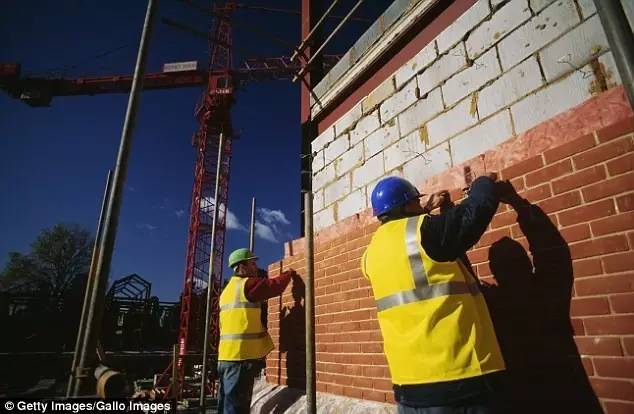 澳洲砌砖工又又又涨价了,日薪过千不是梦!澳洲人懒得干,移民局哭求熟手外来民工,还能移民!