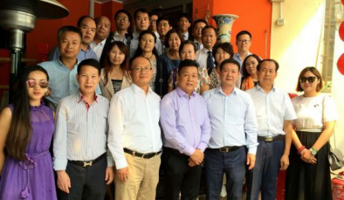 宁夏企业家代表团与米兰华人企业代表合影。 宁夏企业家代表团与米兰华人企业代表合影。