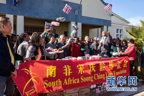 8��4�գ��Ϸ��������������������е�Ů������������Ʒ��