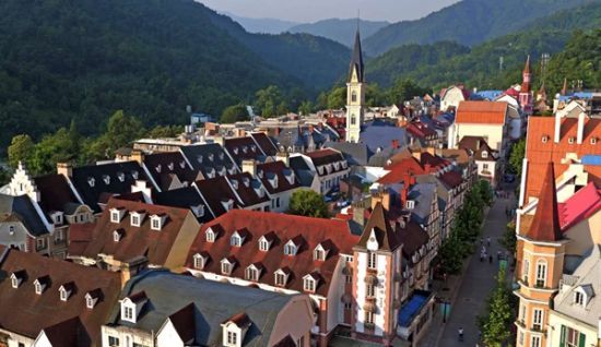 彭州法式风情小镇——白鹿镇(刘杰摄) 彭州法式风情小镇——白鹿镇(刘杰摄)