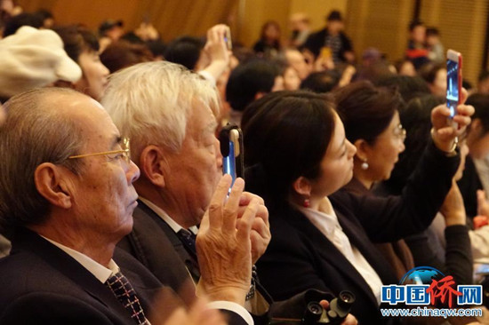 �ݳ����ֳ����ڿ��ý����ζ��<a target='_blank'  data-cke-saved-href='http://www.chinanews.com/' href='http://www.chinanews.com/'>������</a>���� ½���� ��