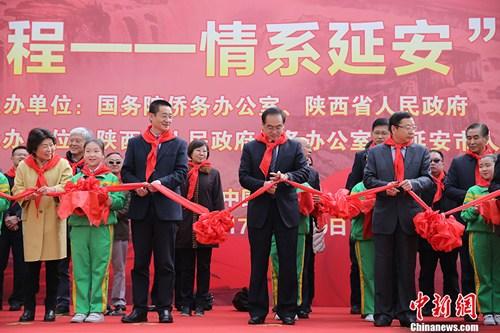 中国侨网3月20日,国务院侨办在延安正式启动“侨爱工程——情系延安”项目。国务院侨办副主任郭军、延安市人民政府市长薛占海及30余名热心慈善事业的海外侨胞、港澳同胞出席启动仪式。“侨爱工程——情系延安”项目,是国务院侨办发挥侨务资源优势,引导和服务海外侨胞、港澳同胞积极参与革命老区建设,改善民生,助力脱贫攻坚。 中新社记者 张远 摄