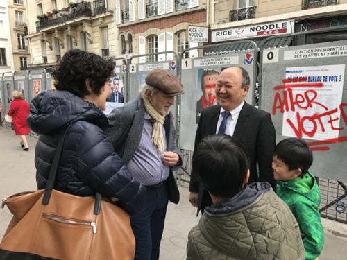 陈文雄参加投票。(法国《欧洲时报》/黄冠杰 摄) 陈文雄参加投票。(法国《欧洲时报》/黄冠杰 摄)