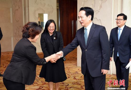 5��10�գ�����Ժ����칫�Ҹ�����̷����(ǰ��)�ڱ������̩����ѧ�й���ѧУ���ܻ������һ�С� <a target='_blank' href='http://www.chinanews.com/'>������</a>���� ���� ��