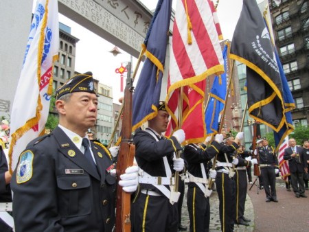 ���ж���һ���ſ�������¡��ׯ�ϡ�(��Դ�������������ձ���/�ռ�Ө ��)