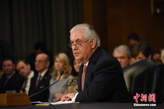 当地时间1月11日,美国候任国务卿雷克斯·蒂勒森出席美国会参议院外交关系委员会举行的提名听证会。<a target='_blank' data-cke-saved-href='http://www.chinanews.com/' href='http://www.chinanews.com/'><p align=