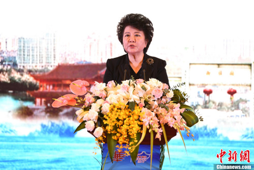 9月10日,第九届世界华文传媒论坛在福州开幕。国务院侨办主任裘援平出席开幕式并致辞。<a target='_blank' href='http://www.chinanews.com/'>中新社</a>记者 王东明 摄 9月10日,第九届世界华文传媒论坛在福州开幕。国务院侨办主任裘援平出席开幕式并致辞。<a target='_blank' href='http://www.chinanews.com/'>中新社</a>记者 王东明 摄