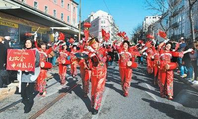 �й�����ͼΪ2017�괺���ڼ䣬�������׶���˹�����С����ִ��ڡ�����ɵ��ػ�����֯�Ļ������Ķ��ڡ����ִ��ڡ���еı��ݣ������������ںͻ��Ȼ��˹�ͬ�ۿ��������´��Ļ��֡� �����»������ ��������