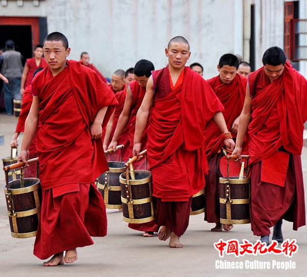 韩玉臣:坚定文化自信_倾情描绘雪域高原 韩玉臣:坚定文化自信_倾情描绘雪域高原