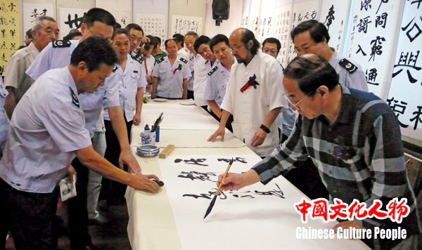 韩玉臣:坚定文化自信_倾情描绘雪域高原 韩玉臣:坚定文化自信_倾情描绘雪域高原