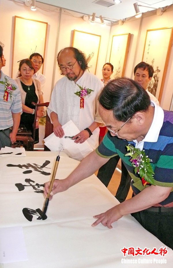 韩玉臣:坚定文化自信_倾情描绘雪域高原 韩玉臣:坚定文化自信_倾情描绘雪域高原