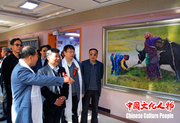 韩玉臣:坚定文化自信_倾情描绘雪域高原 韩玉臣:坚定文化自信_倾情描绘雪域高原