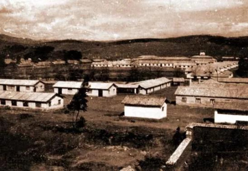 ��������У�ᡣͼƬ��Դ���廪��ѧУʷ����վ