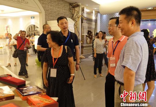 ������ʮ�˽��黨ʳƷ�ɷ����޹�˾���³����Ϊ���⻪ý����������ҵ��Ʒ ������ ��