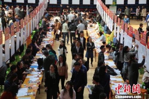 资料图:招聘会。孙睿 摄 资料图:招聘会。孙睿 摄