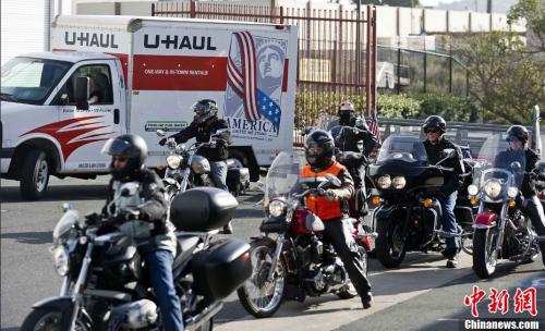 ����ͼ������13��Ħ�г������ڼ����Ͼɽ�ɽ��ϣ���ʼ����ͨ�������п�˹ά����10���г̣����9��11���¼��б��ֲ����ӽٳֺ�׹�ٵ�������93�ź���40�������ߡ�<a target='_blank' href='http://www.chinanews.com/'>������</a>�� �¸� ��