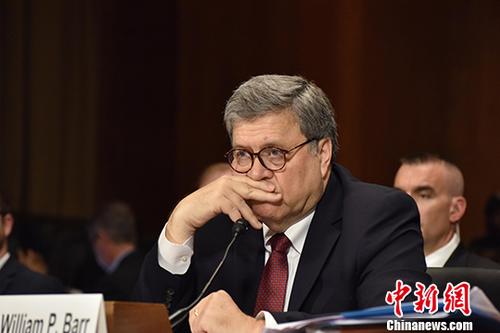 资料图:当地时间5月1日,美国司法部部长威廉•巴尔就“通俄门”调查在国会参议院司法委员会作证。图为巴尔接受该委员会委员轮番提问。<a target='_blank' href='http://www.chinanews.com/'>中新社</a>记者 沙晗汀 摄 点击进入下一页