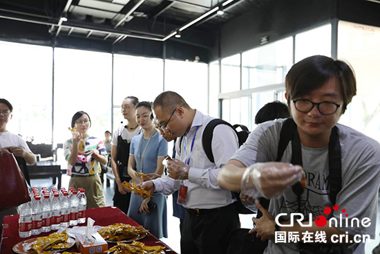 外媒走进煌上煌 体验一场极致的“酱”心之旅 外媒走进煌上煌 体验一场极致的“酱”心之旅