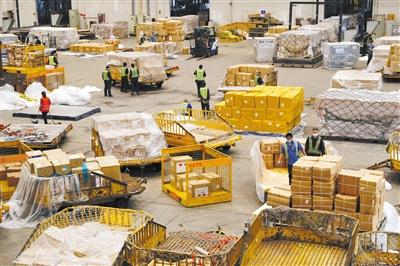 ��5��8�գ��׶������ط���˾���˲ֿ⣬������Ա�ڲֿ��ڷּ������д󲿷��ǵȴ����۵ķ������ʡ��¾������� ������ �� 