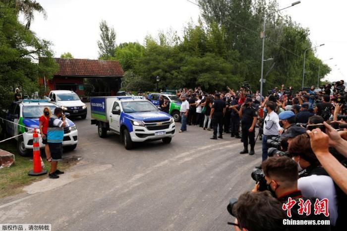 足球0641714d8f5f4007a6d9df61a937904a.jpg 足球0641714d8f5f4007a6d9df61a937904a.jpg