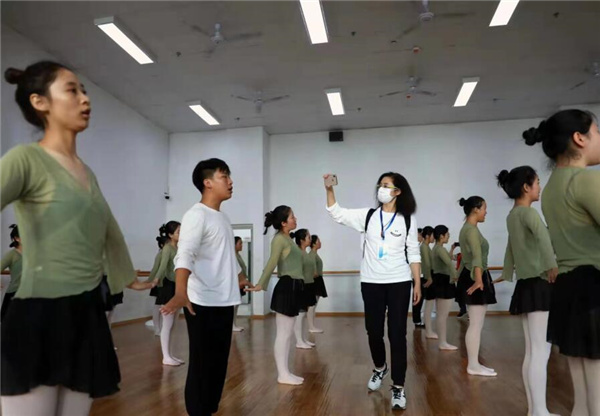 25家海外华媒走进四川凉山_聚焦彝乡校园教育发展 25家海外华媒走进四川凉山_聚焦彝乡校园教育发展