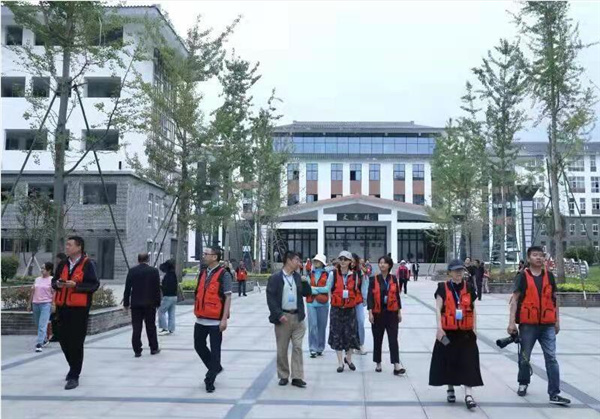 25家海外华媒走进四川凉山_聚焦彝乡校园教育发展 25家海外华媒走进四川凉山_聚焦彝乡校园教育发展