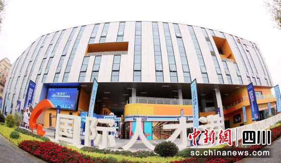 ͼΪ�ɶ������������˲Ÿۡ��ɶ���������ͼ