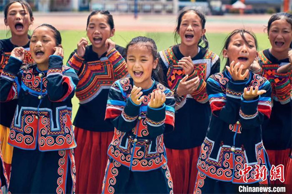 ����ɽ����ͯ���ϳ��ţ��ø�����������