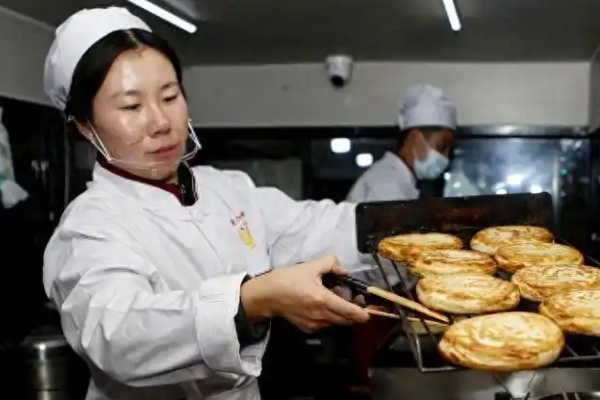 ɽ����ڣ���ʳ���������a�I���lչ�¸��